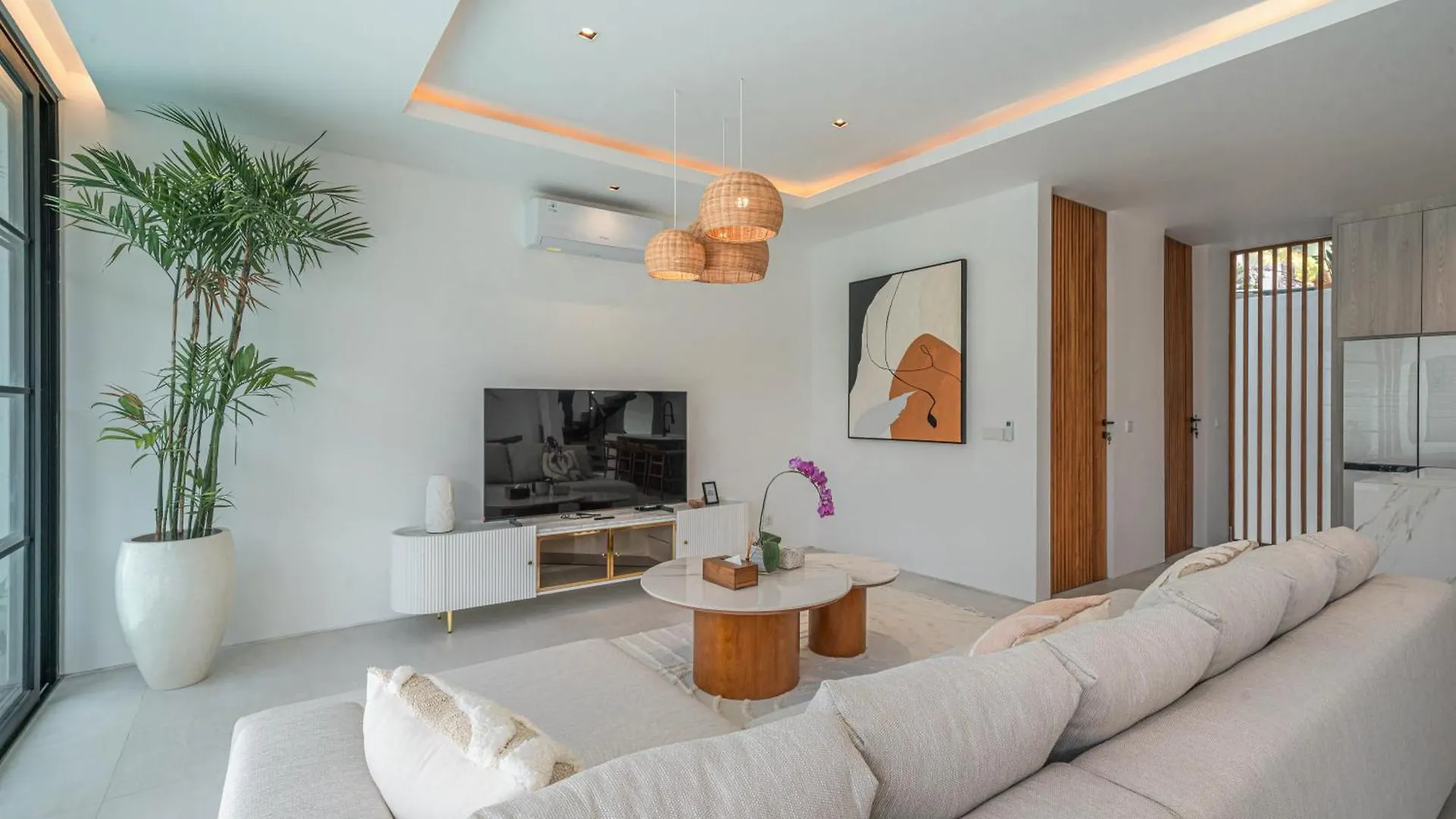 Villa Jenna - Exquisite 3Br Villa Close To Batu Belig Beach Canggu