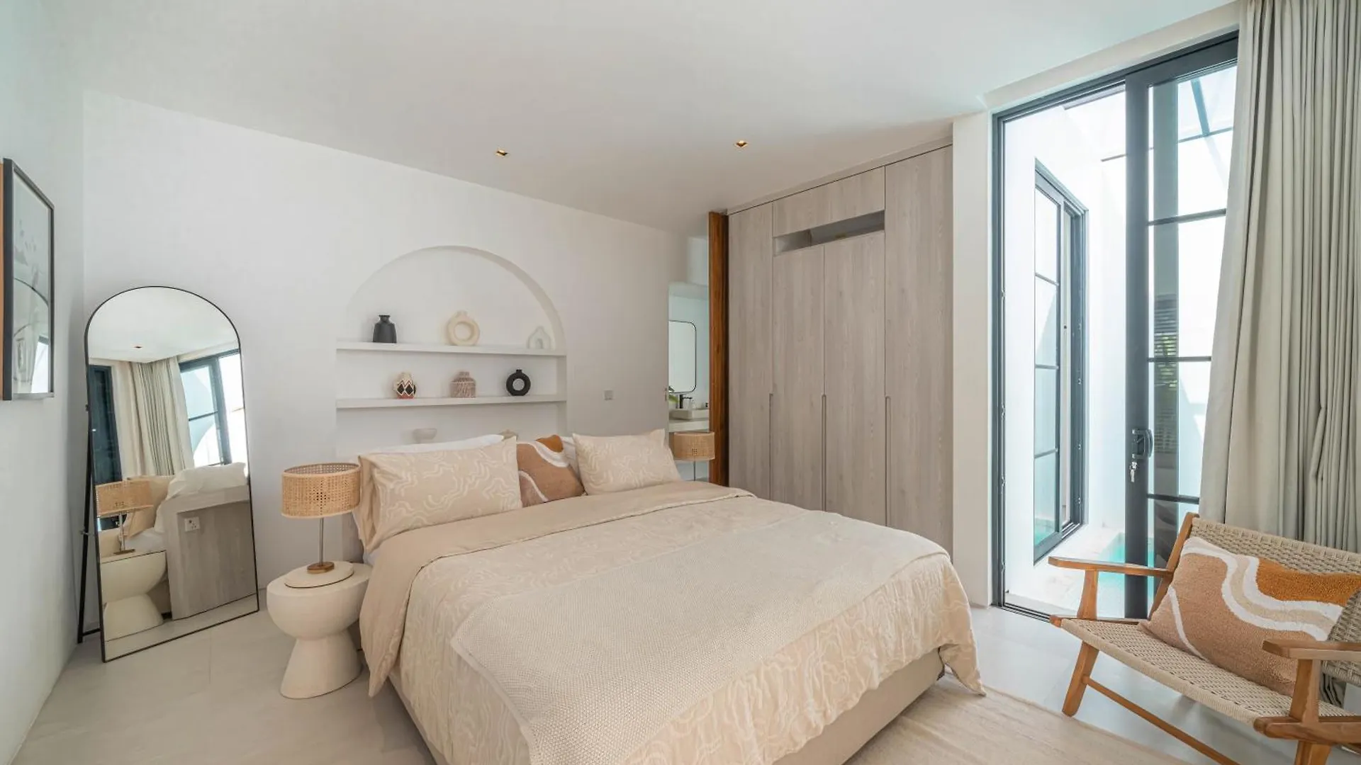 Villa Jenna - Exquisite 3Br Villa Close To Batu Belig Beach Canggu  Canggu (Bali)