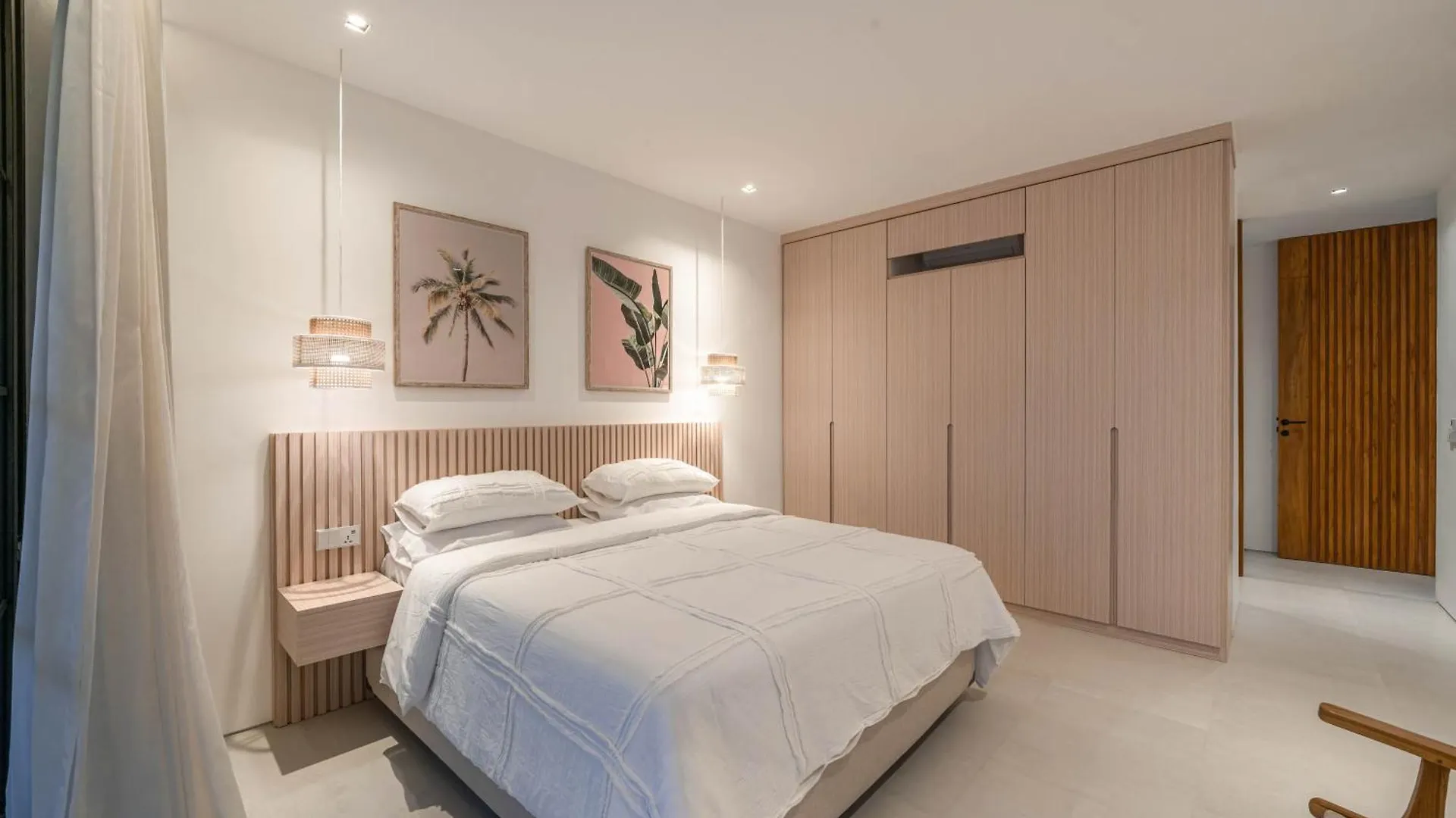 Villa Jenna - Exquisite 3Br Villa Close To Batu Belig Beach Canggu