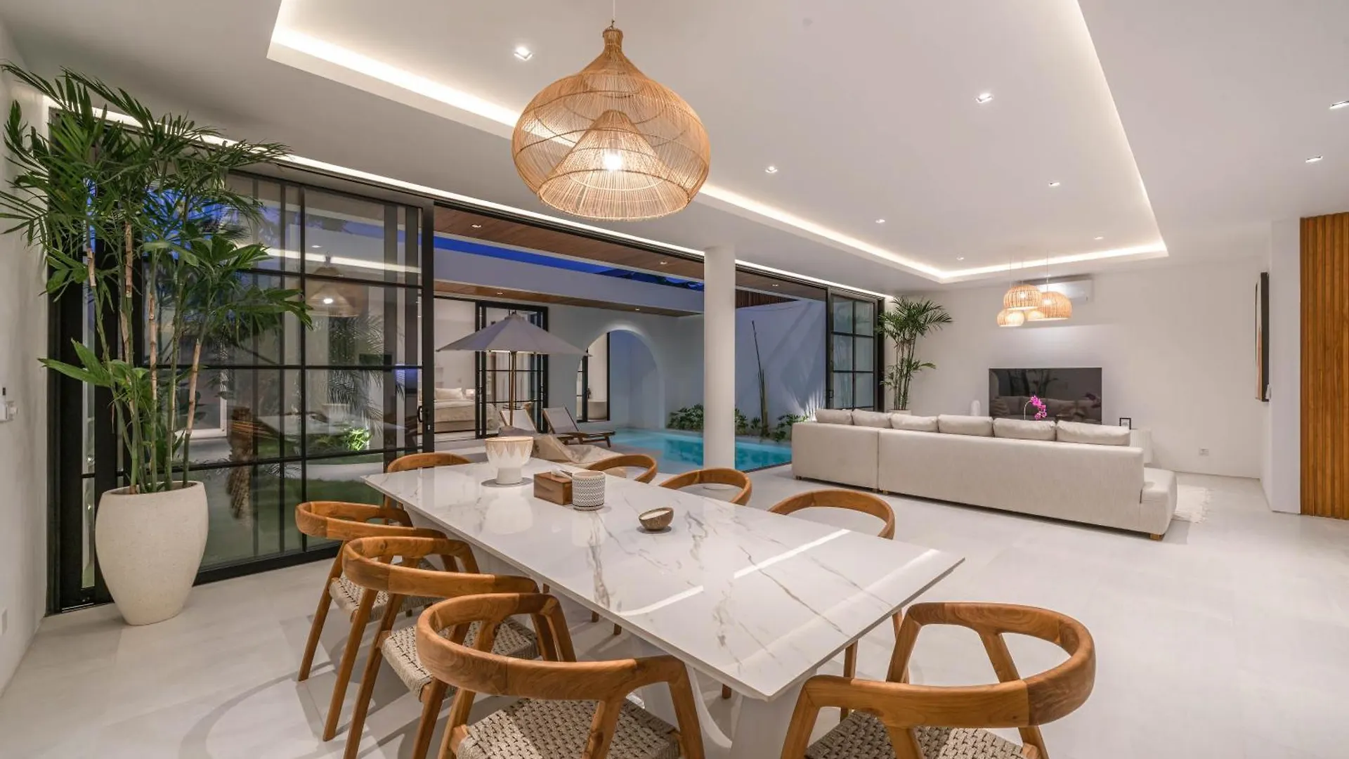 Villa Jenna - Exquisite 3Br Villa Close To Batu Belig Beach Canggu  Canggu (Bali)