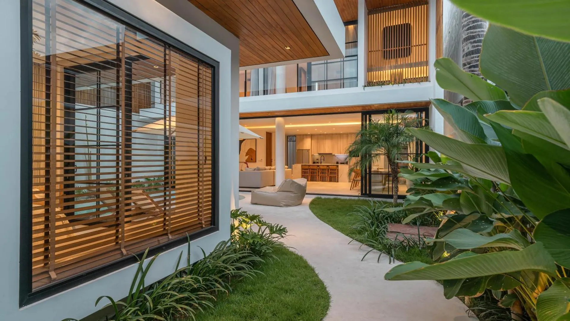 Villa Jenna - Exquisite 3Br Villa Close To Batu Belig Beach Canggu  0*, Canggu (Bali)
