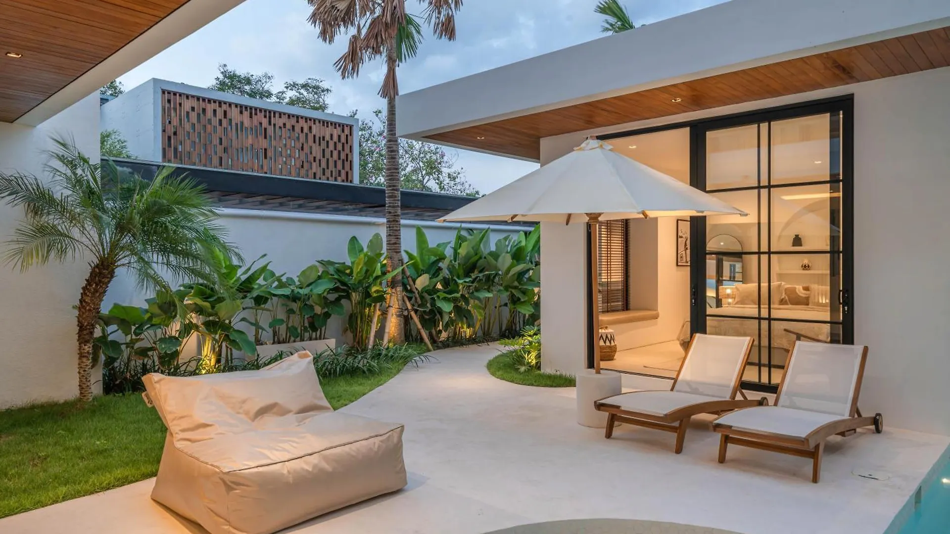 Villa Jenna - Exquisite 3Br Villa Close To Batu Belig Beach Canggu