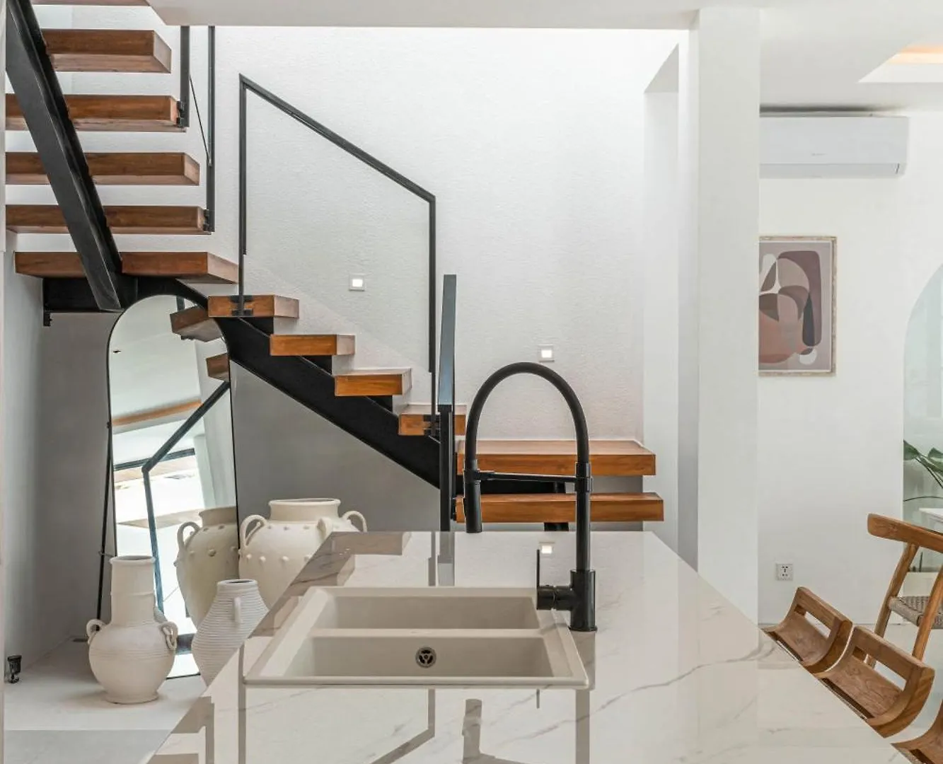 Villa Jenna - Exquisite 3Br Villa Close To Batu Belig Beach Canggu