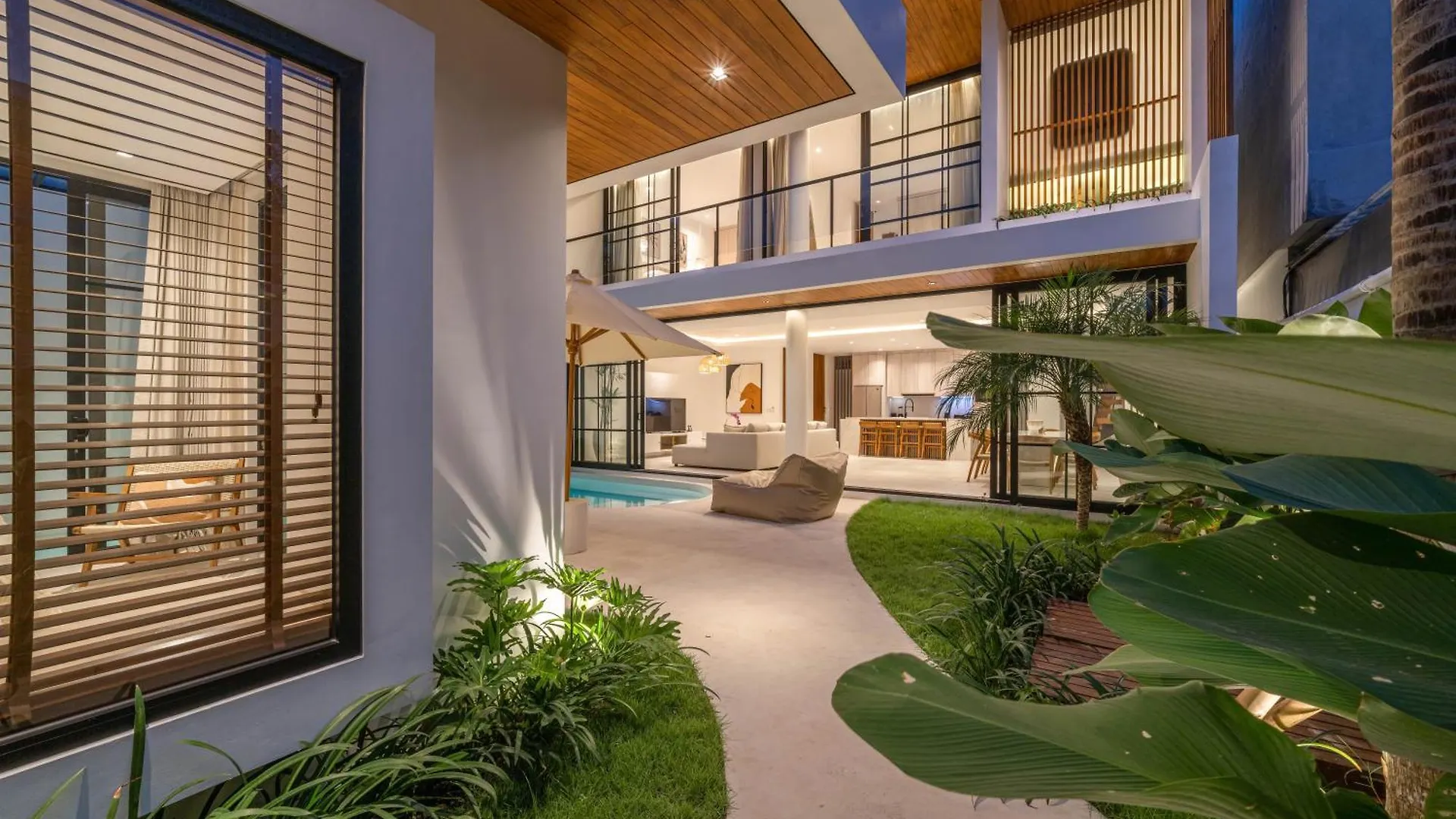 Villa Jenna - Exquisite 3Br Villa Close To Batu Belig Beach Canggu