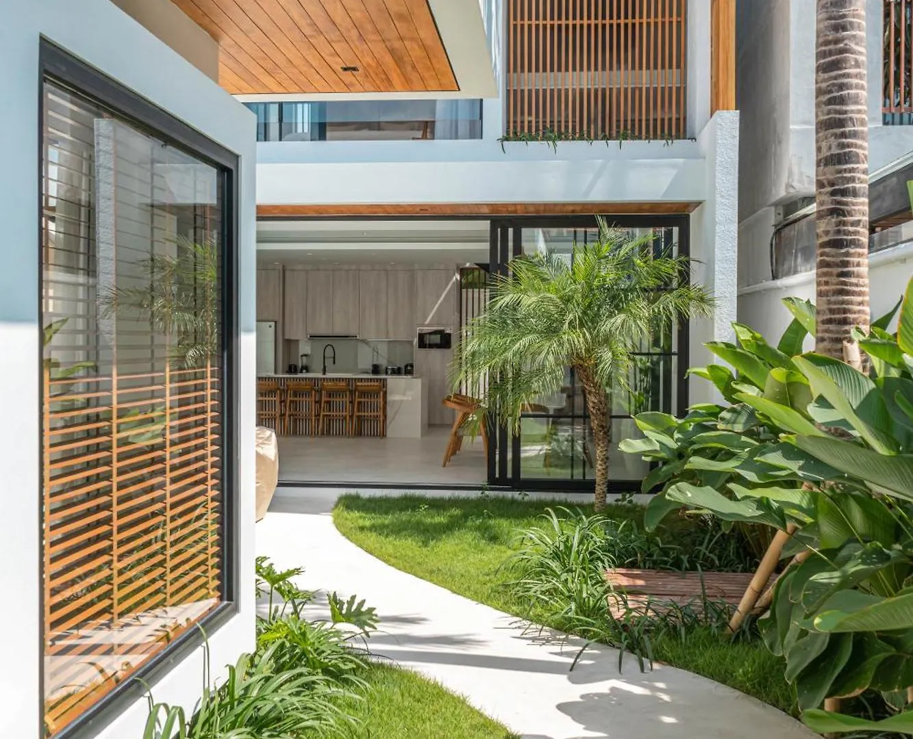 Villa Jenna - Exquisite 3Br Villa Close To Batu Belig Beach Canggu  Canggu (Bali)