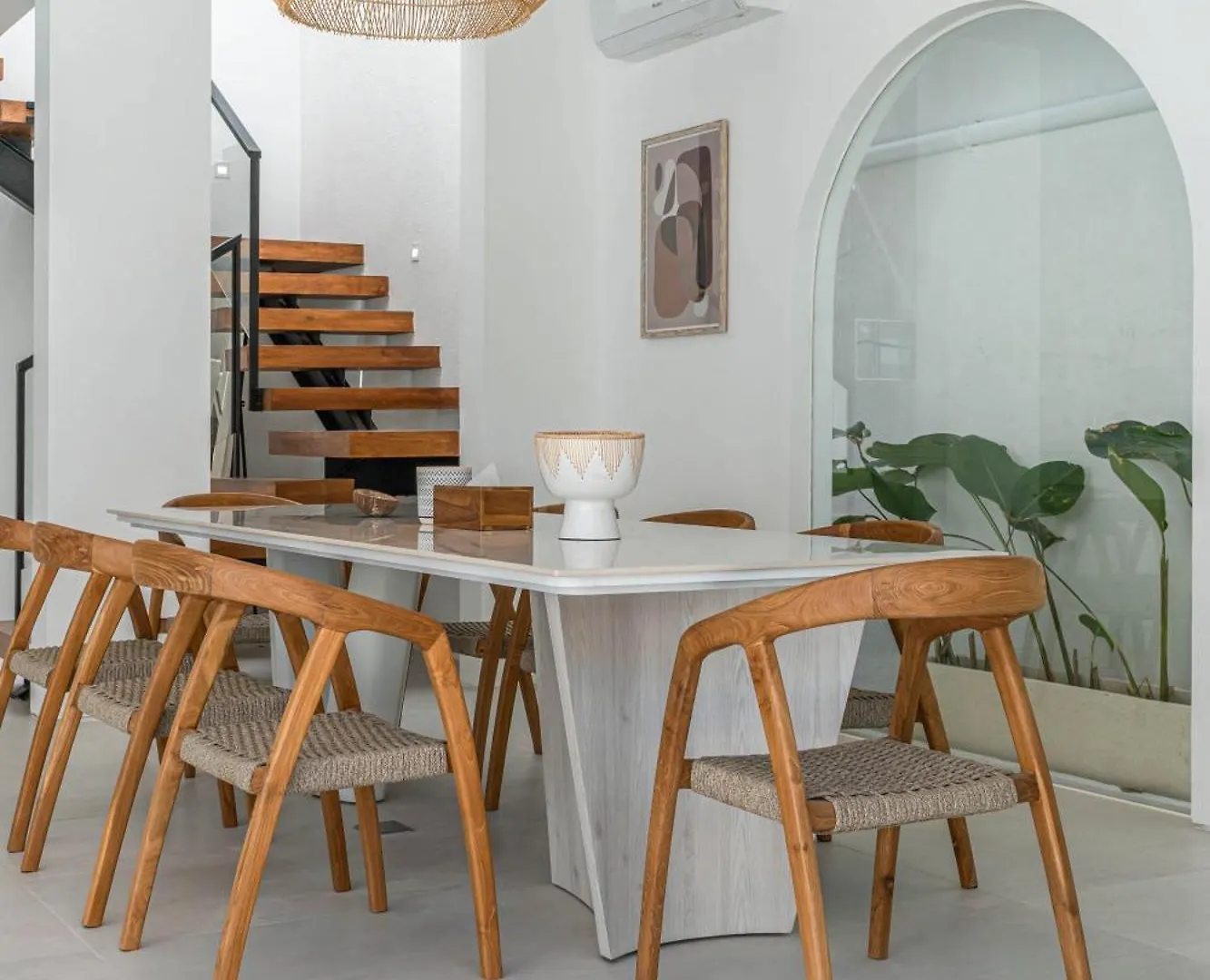 Villa Jenna - Exquisite 3Br Villa Close To Batu Belig Beach Canggu  Canggu (Bali)