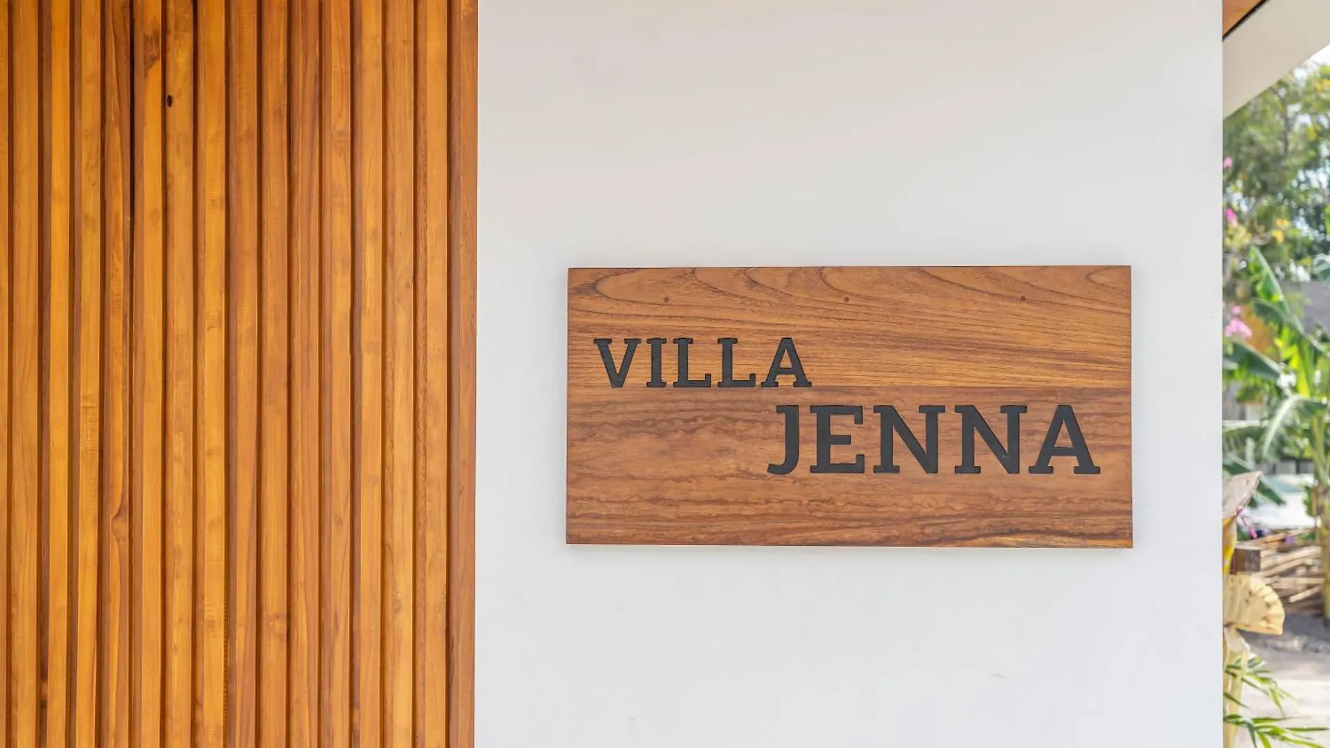 Villa Jenna - Exquisite 3Br Villa Close To Batu Belig Beach Canggu