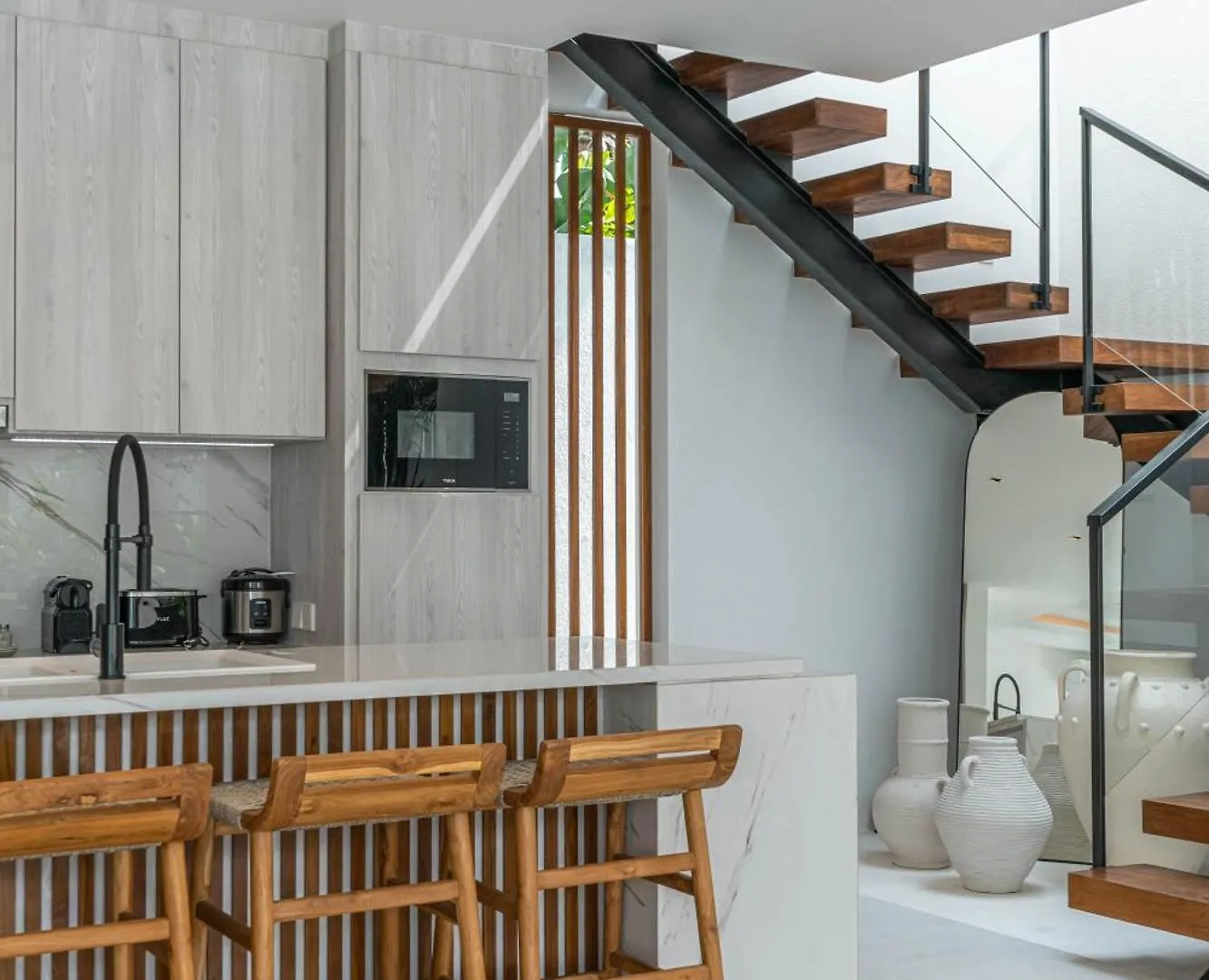 Villa Jenna - Exquisite 3Br Villa Close To Batu Belig Beach Canggu