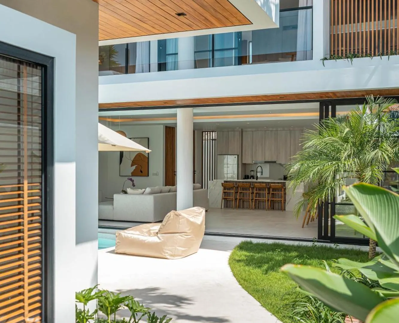 Villa Jenna - Exquisite 3Br Villa Close To Batu Belig Beach Canggu