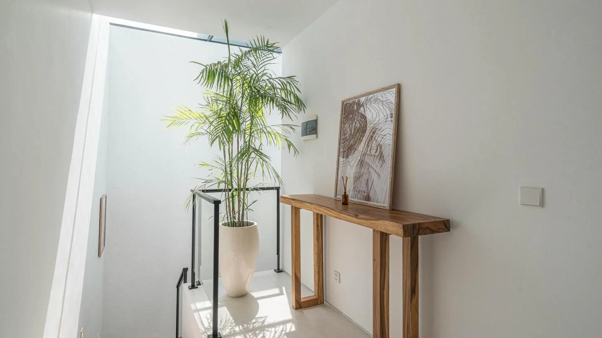 Villa Jenna - Exquisite 3Br Villa Close To Batu Belig Beach Canggu  Canggu (Bali)