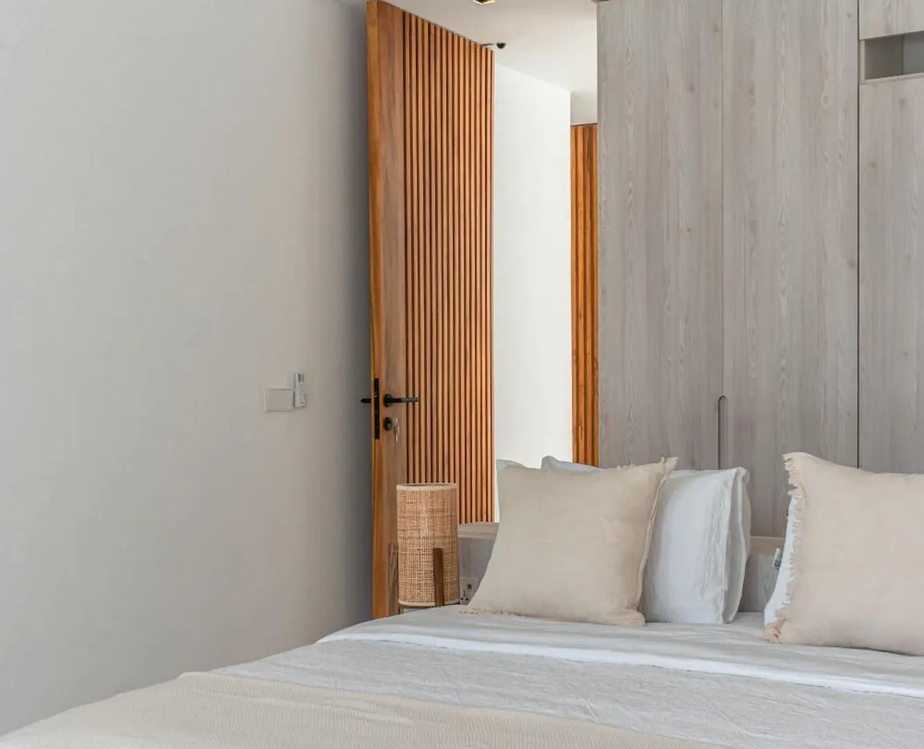 Villa Jenna - Exquisite 3Br Villa Close To Batu Belig Beach Canggu