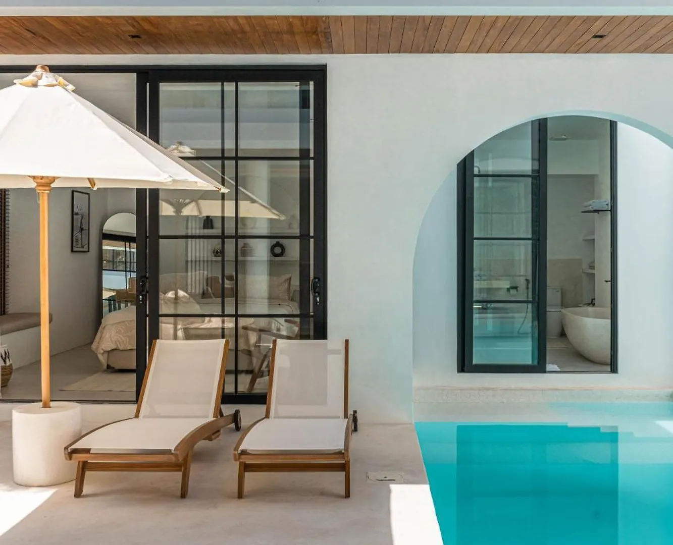 Villa Jenna - Exquisite 3Br Villa Close To Batu Belig Beach Canggu