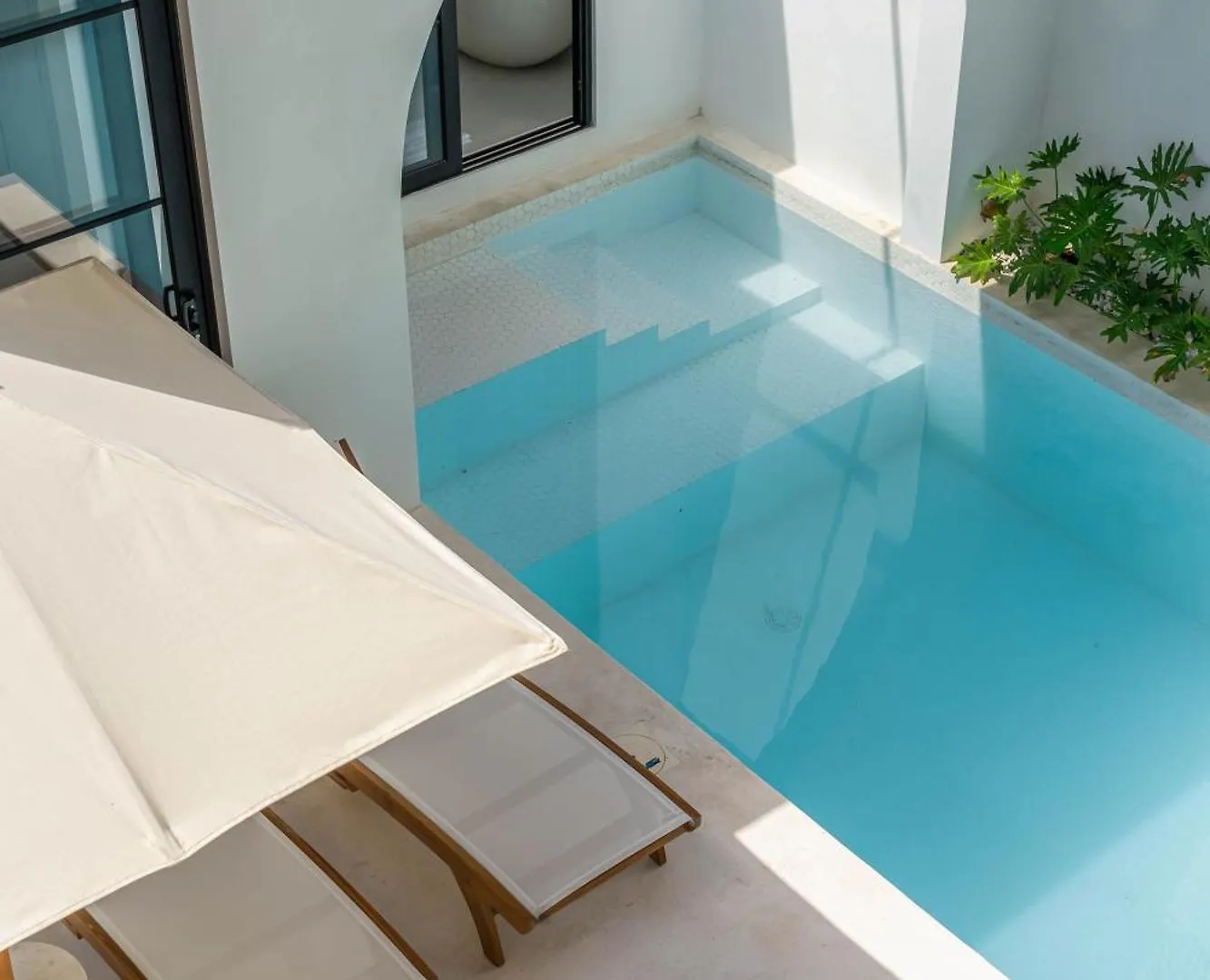 Villa Jenna - Exquisite 3Br Villa Close To Batu Belig Beach Canggu