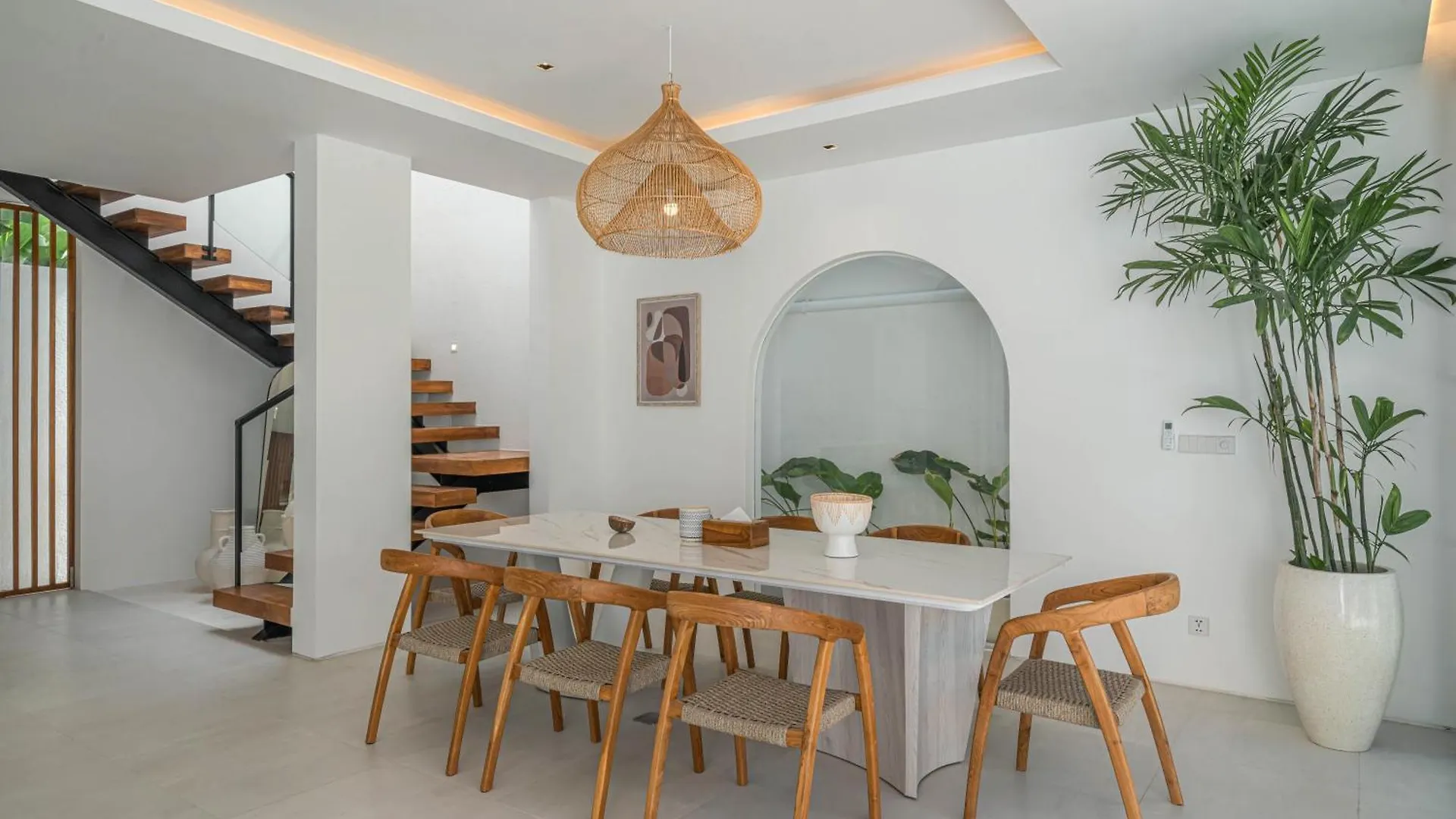 Villa Jenna - Exquisite 3Br Villa Close To Batu Belig Beach Canggu