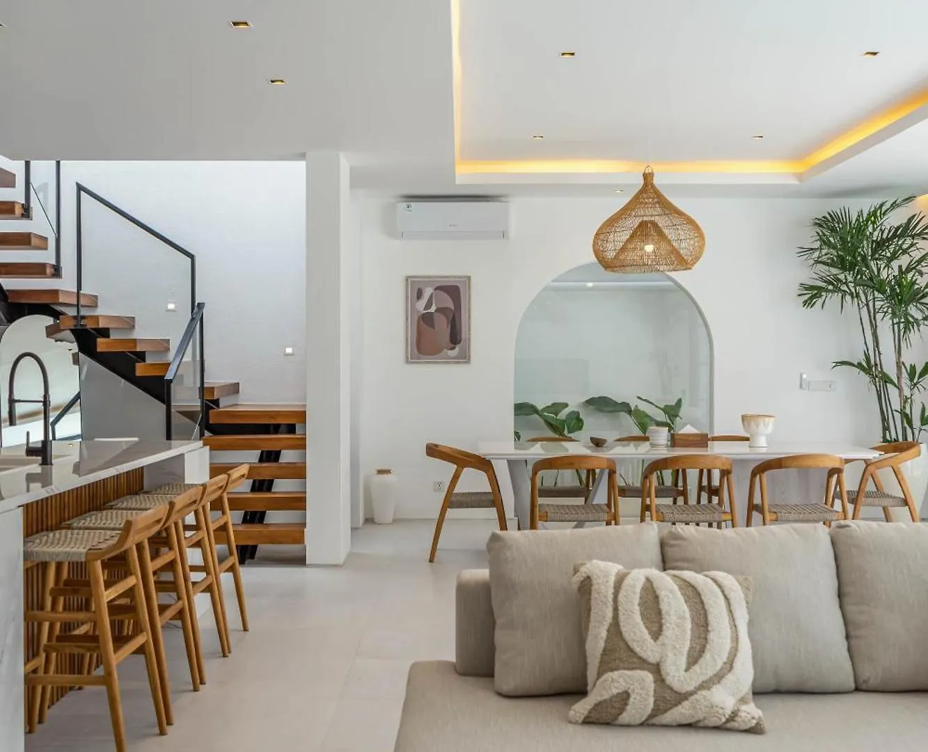 Villa Jenna - Exquisite 3Br Villa Close To Batu Belig Beach Canggu   Canggu (Bali)