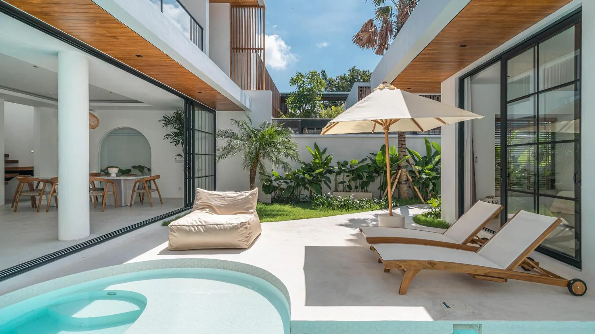 Villa Jenna - Exquisite 3Br Villa Close To Batu Belig Beach Canggu  0*, Canggu (Bali)