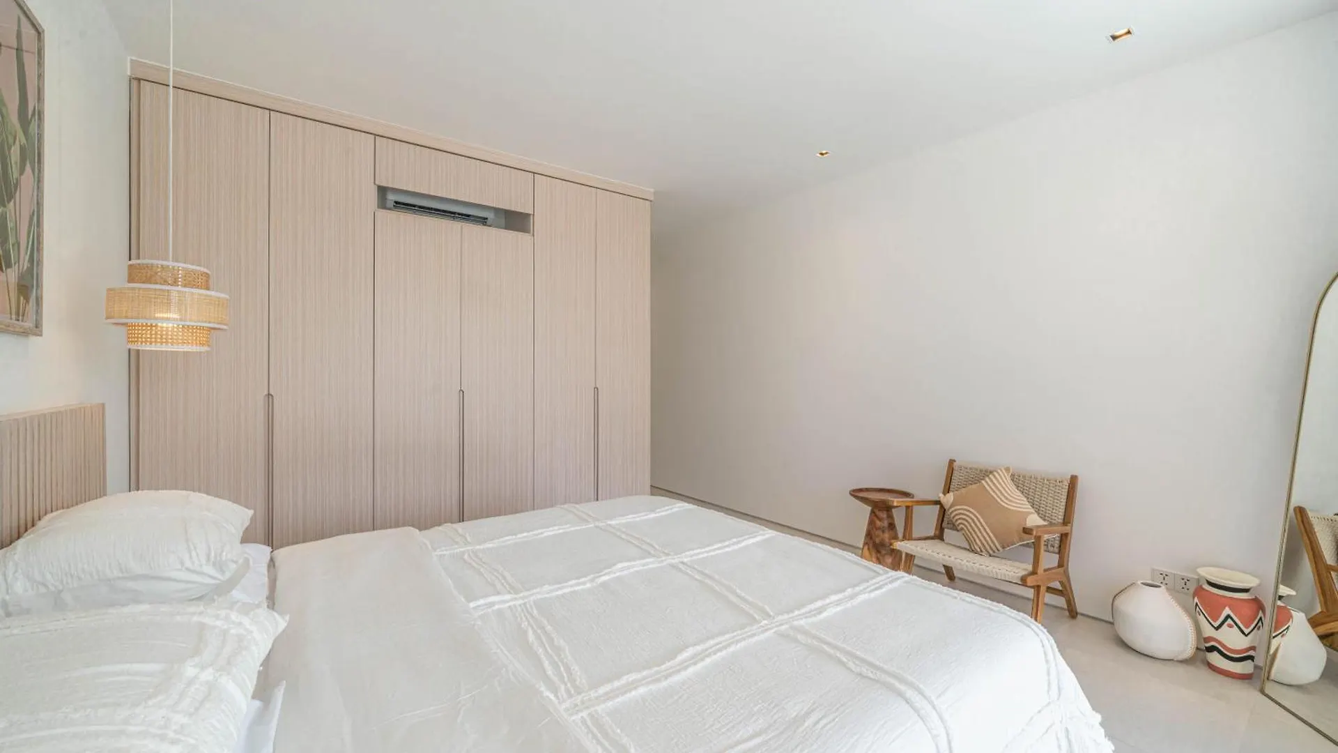 Villa Jenna - Exquisite 3Br Villa Close To Batu Belig Beach Canggu
