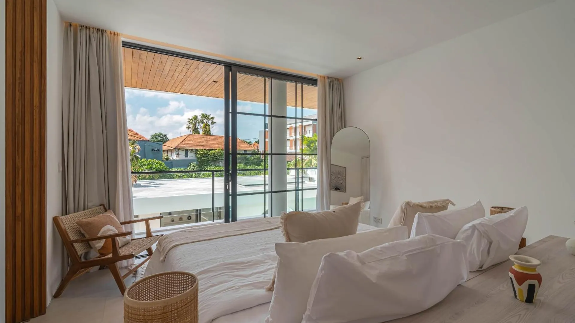 Villa Jenna - Exquisite 3Br Villa Close To Batu Belig Beach Canggu   Canggu (Bali)