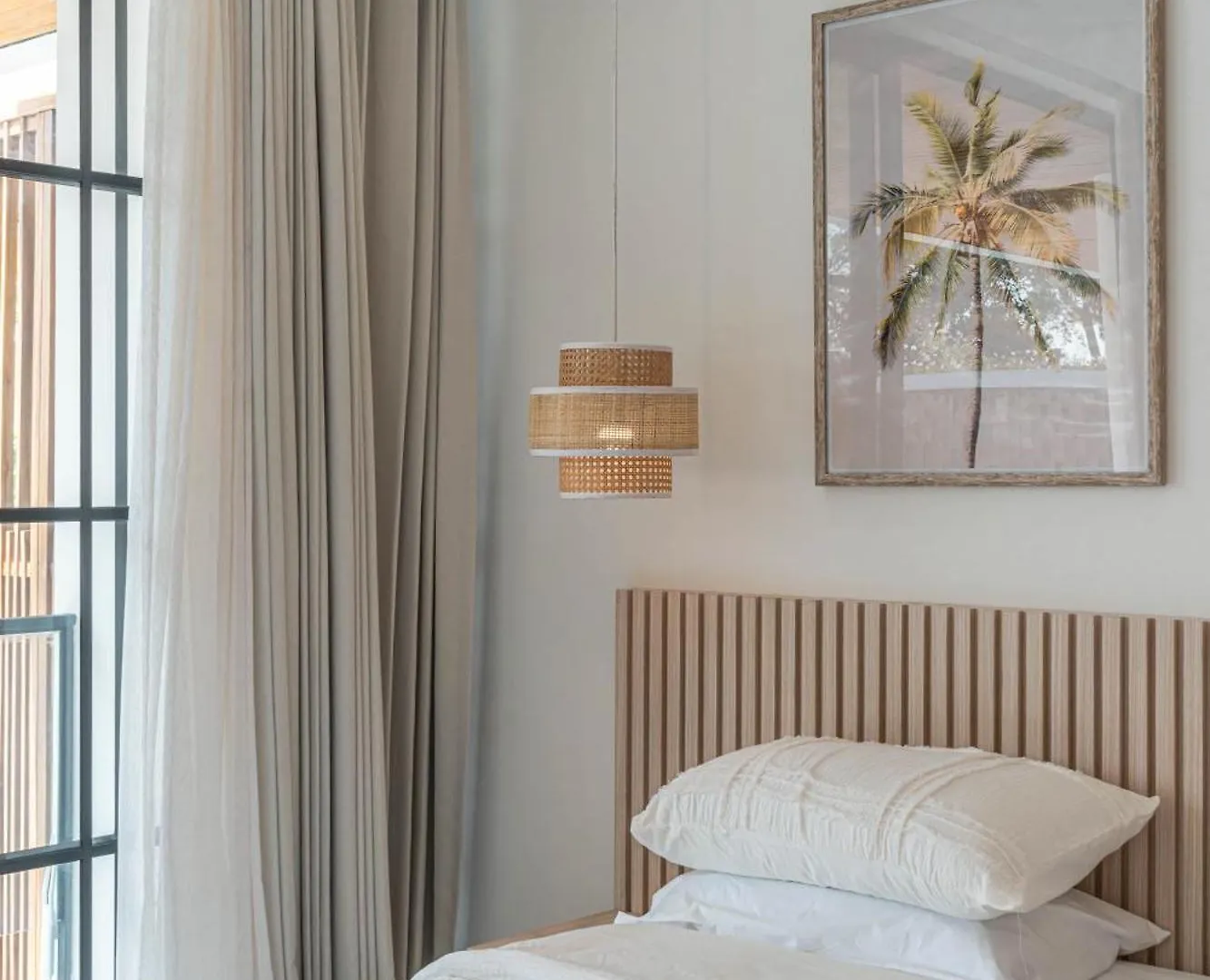Villa Jenna - Exquisite 3Br Villa Close To Batu Belig Beach Canggu