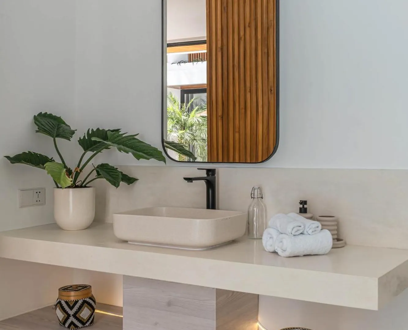 Villa Jenna - Exquisite 3Br Villa Close To Batu Belig Beach Canggu  Indonesia
