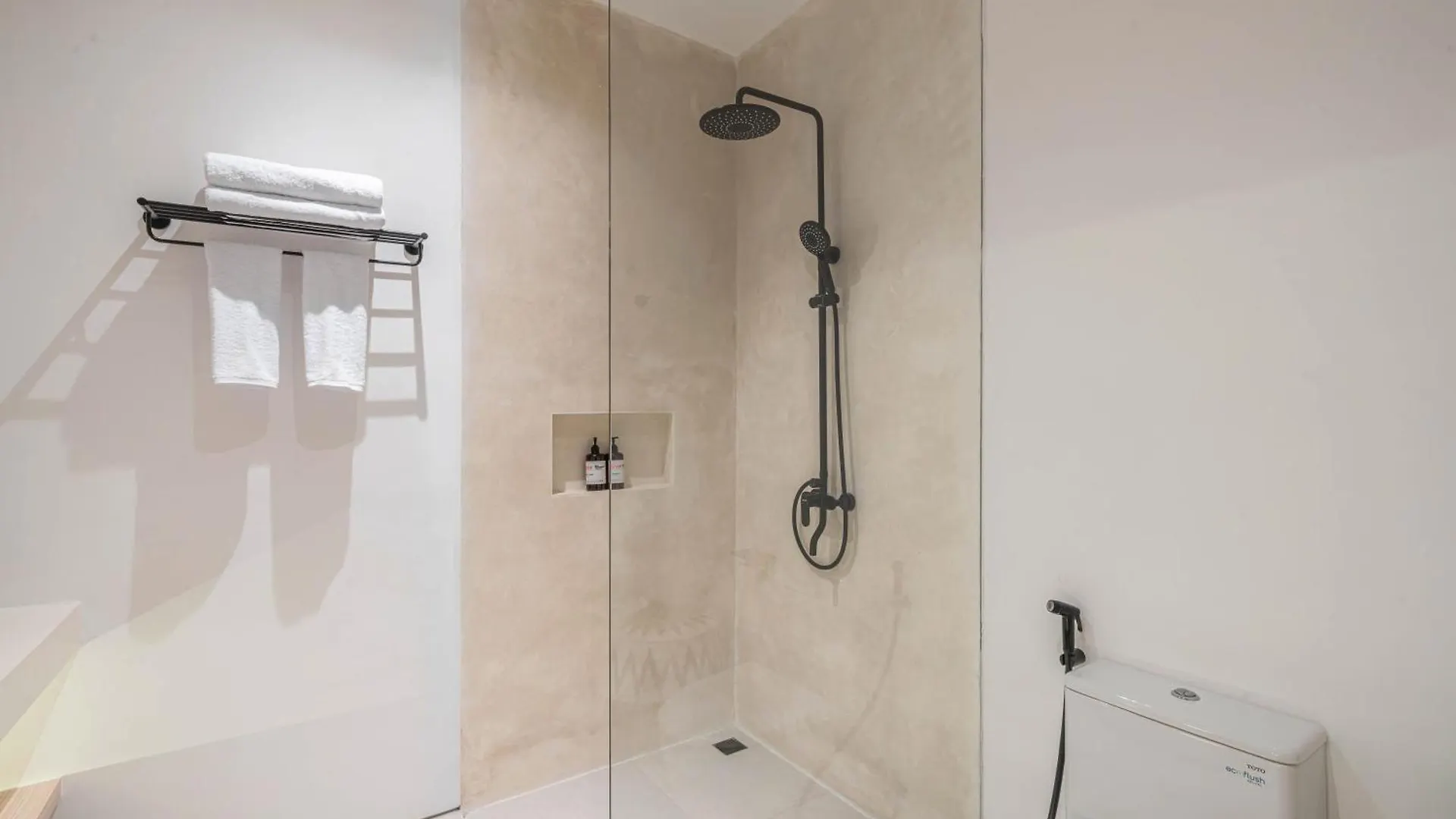 Villa Jenna - Exquisite 3Br Villa Close To Batu Belig Beach تْشانغو